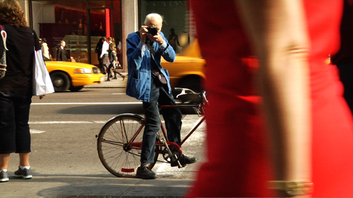Cunningham shoots photos on the streets of New York City.