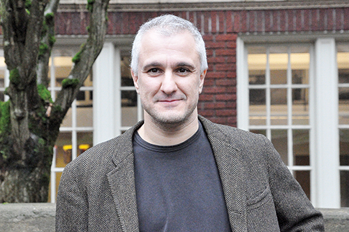 Peter Boghossian is teaching a new class called “New Atheism.” The class features various guest speakers and opportunities for students to have their essays published on the Richard Dawkins Foundation for Reason and Science website. Photo by Saria Dy.