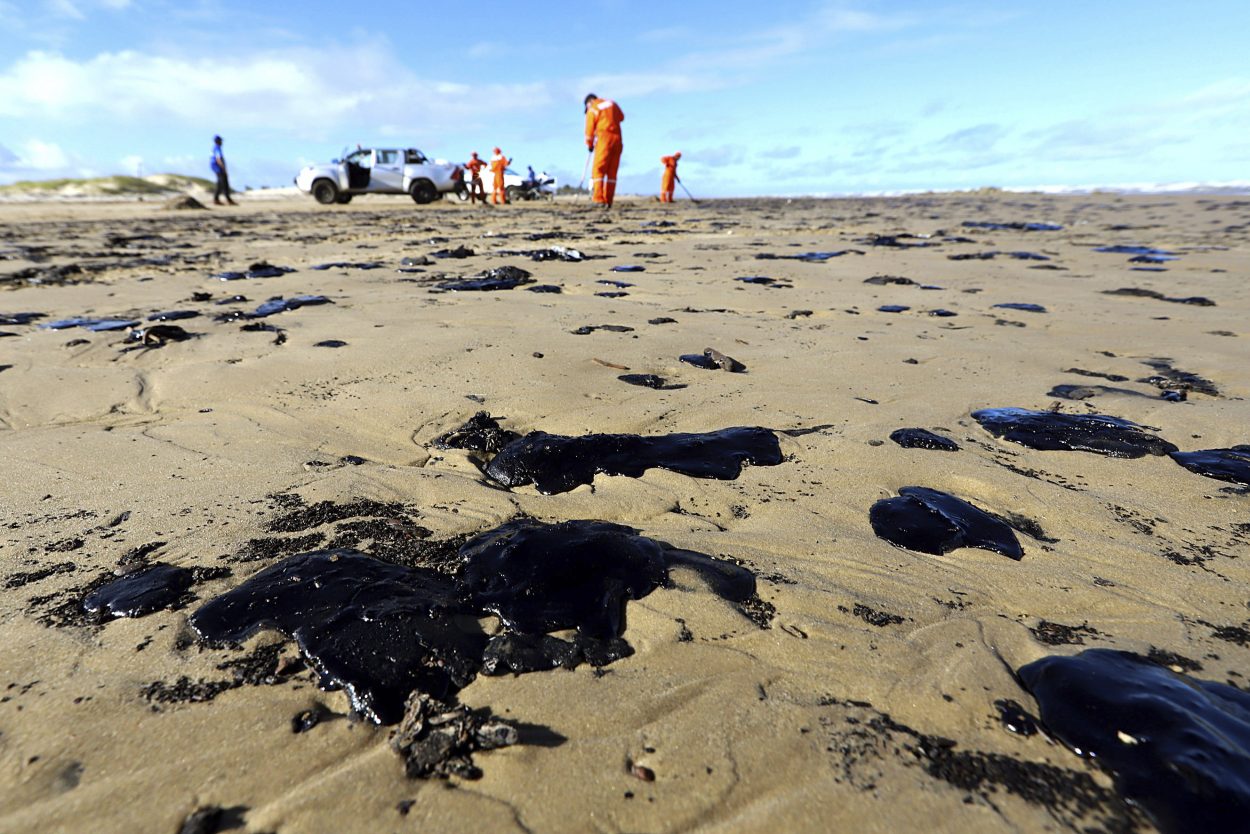 Oil Spill In Brazil Spreads 1,300 Miles - Vanguard